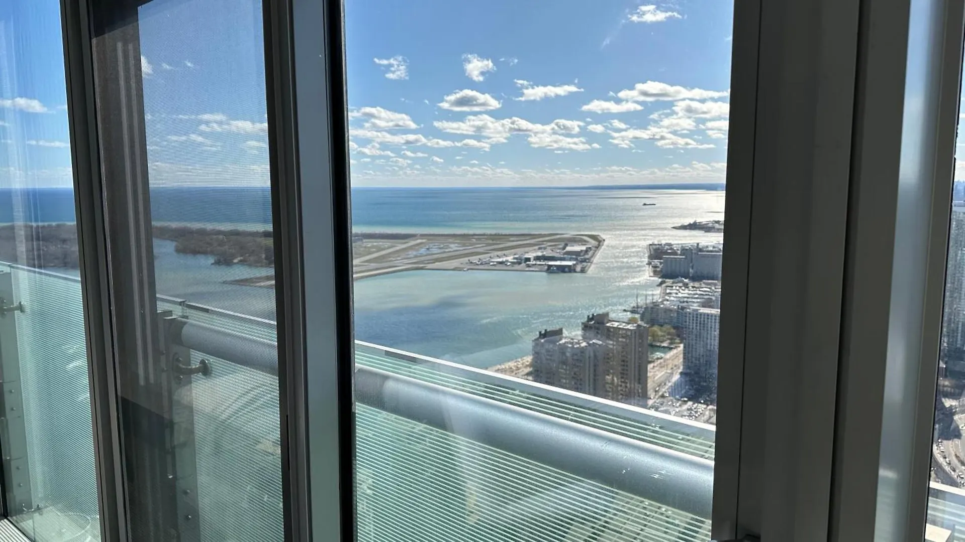 Downtown, Luxury Condo, Cn Tower, Rogers Center, Scocia Arena, Unobstructed View Toronto 0*,  Canada