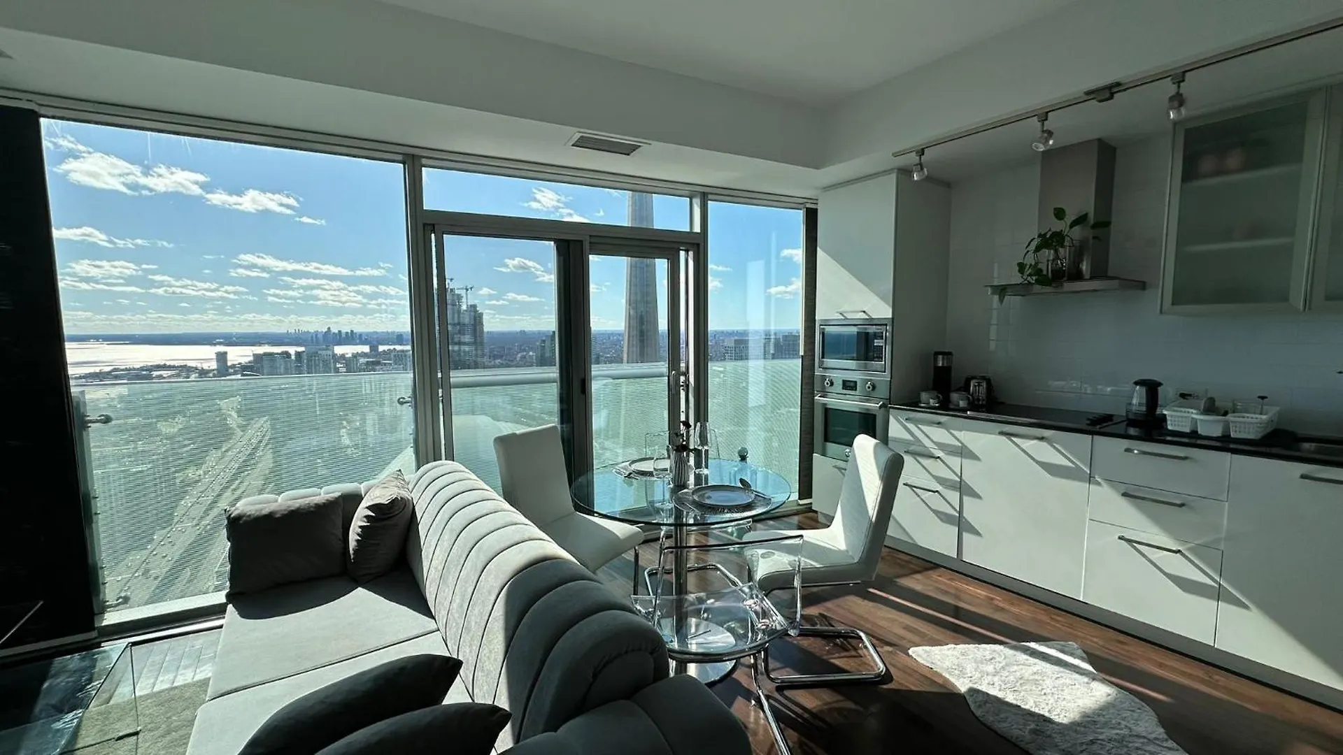 Downtown, Luxury Condo, Cn Tower, Rogers Center, Scocia Arena, Unobstructed View Toronto Apartment