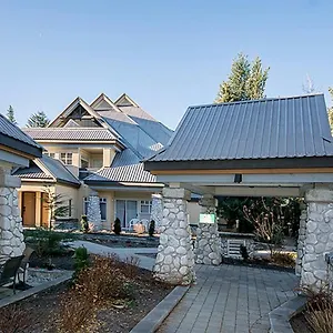 Lagoons By Cozystay Signature Holiday home Whistler
