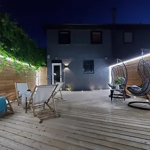  Apartamento Renovated Guest Near The & High Park In Toronto!