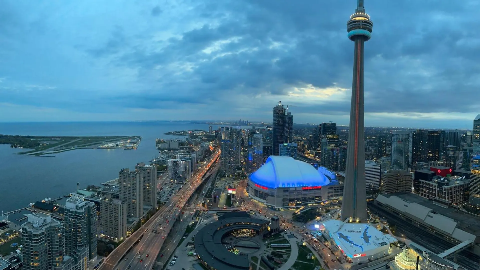 Downtown, Luxury Condo, Cn Tower, Rogers Center, Scocia Arena, Unobstructed View Toronto Canada