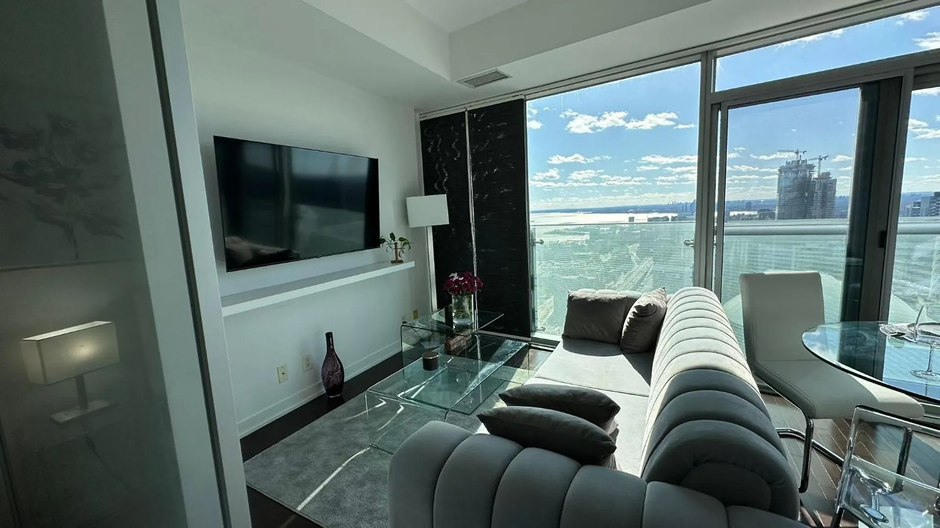 Downtown, Luxury Condo, Cn Tower, Rogers Center, Scocia Arena, Unobstructed View Toronto Apartment