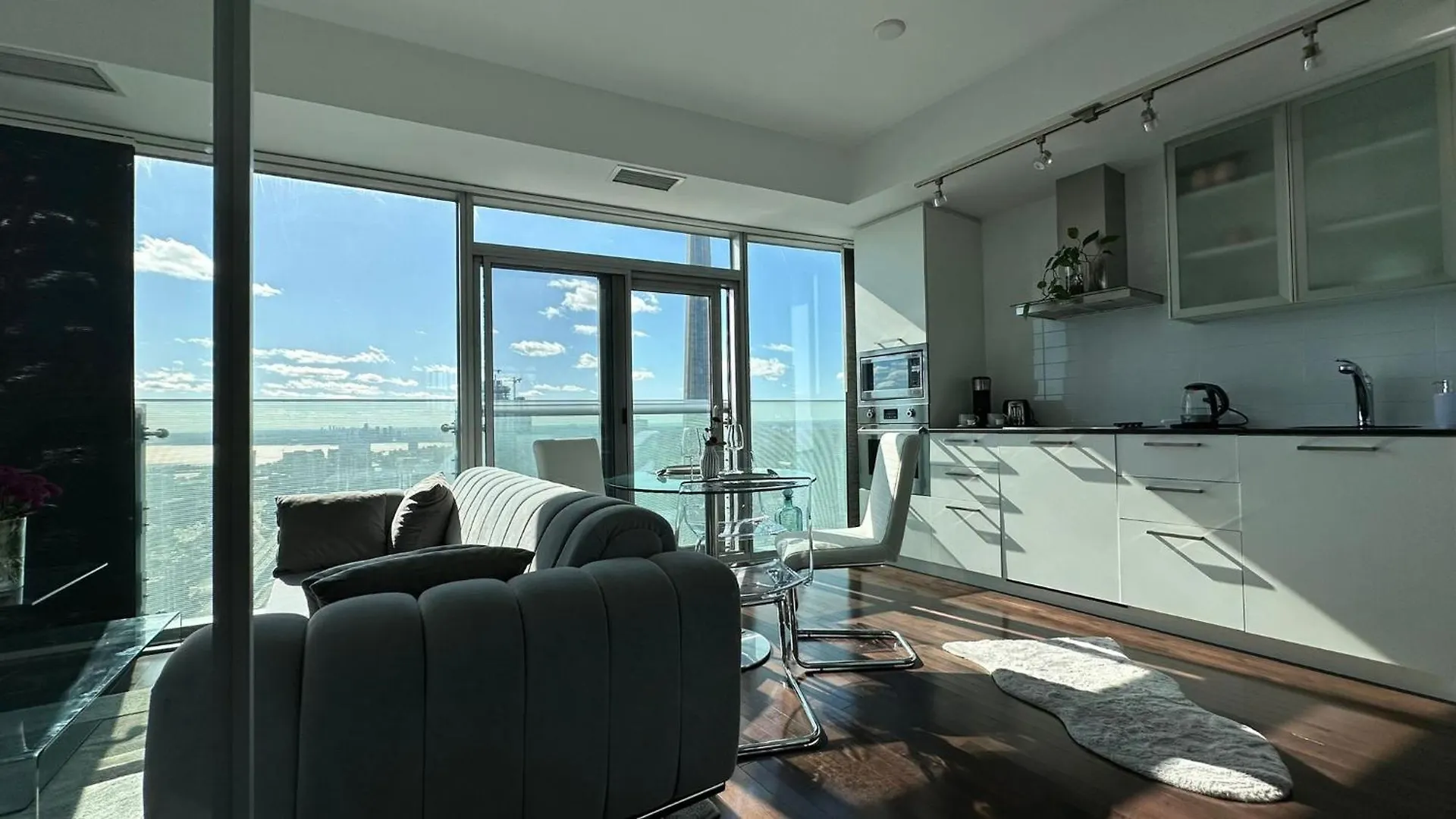 Downtown, Luxury Condo, Cn Tower, Rogers Center, Scocia Arena, Unobstructed View Toronto